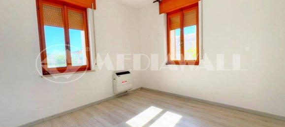 Apartamento de 2 dormitorios en Pordenone, Italy No. 378617 2