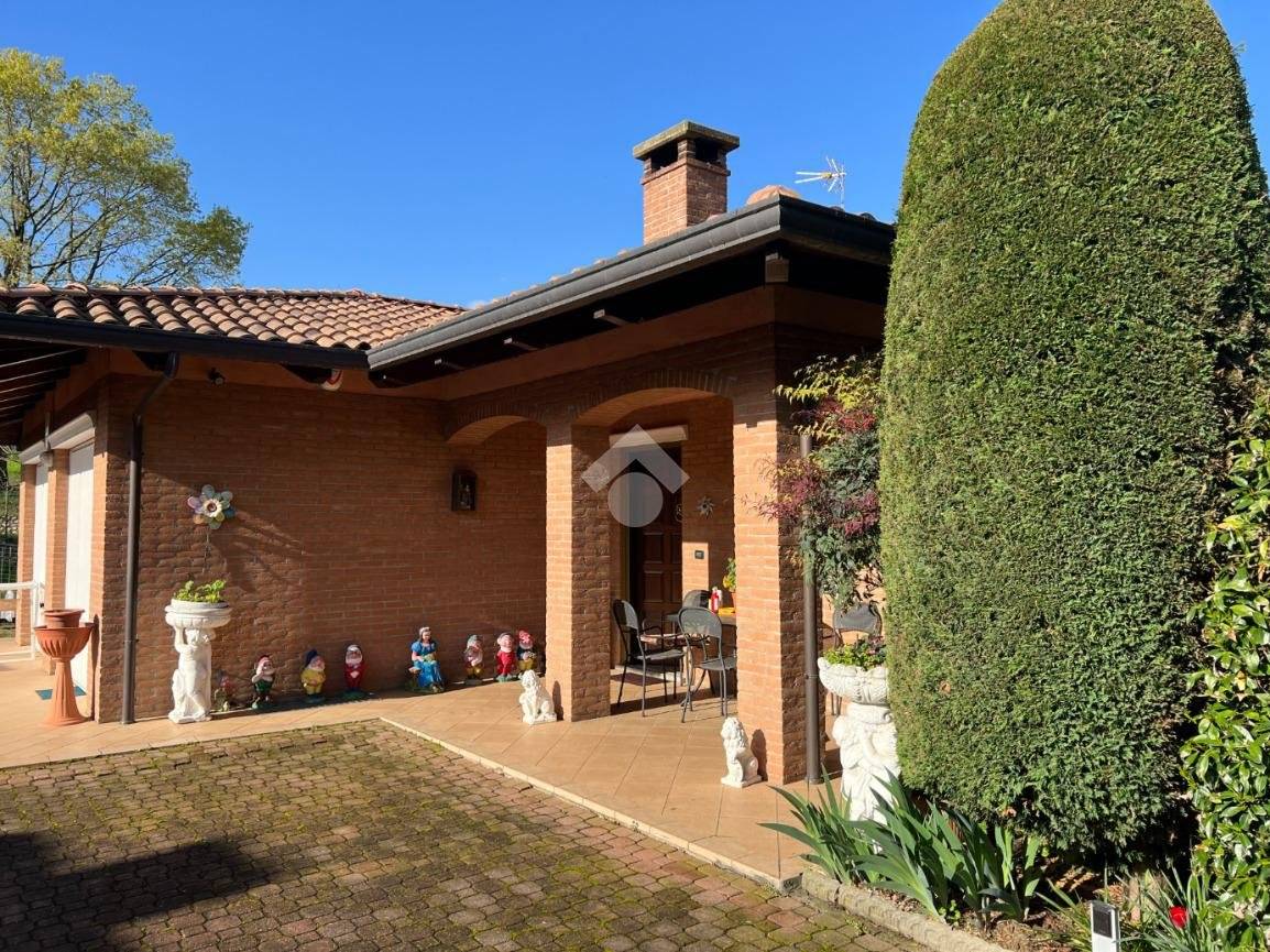 2 Schlafzimmer Villa in Cuceglio, Italy, Nr. 394776