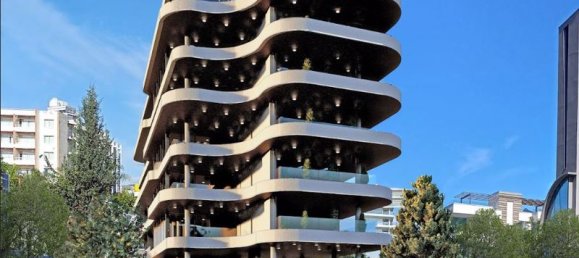 3 bedrooms Apartment in Limassol, Cyprus No. 9469 2