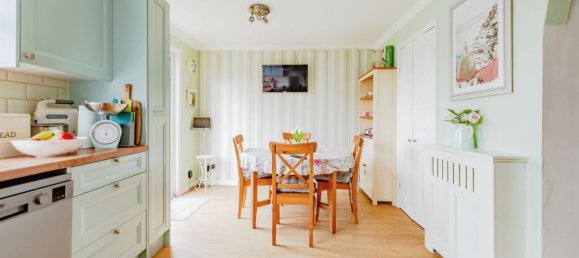 3 bedrooms Commercial property in Crawley, United Kingdom No. 6272 7