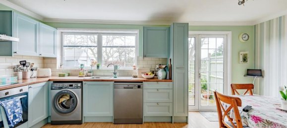 3 bedrooms Commercial property in Crawley, United Kingdom No. 6272 6