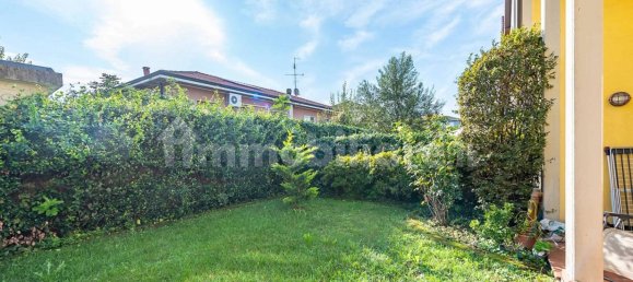 3 bedrooms House in Lainate, Italy No. 354504 8