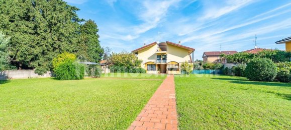 3 bedrooms House in Lainate, Italy No. 354504 22