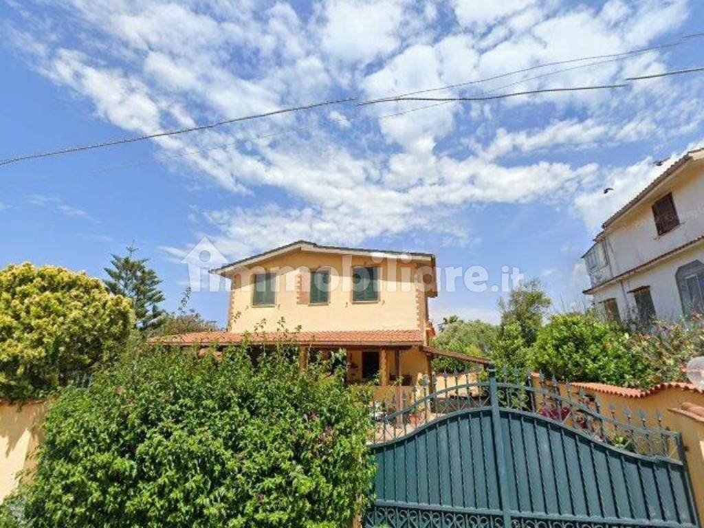 Вилла с 6 спальнями в Ардеа, Италия № 14578