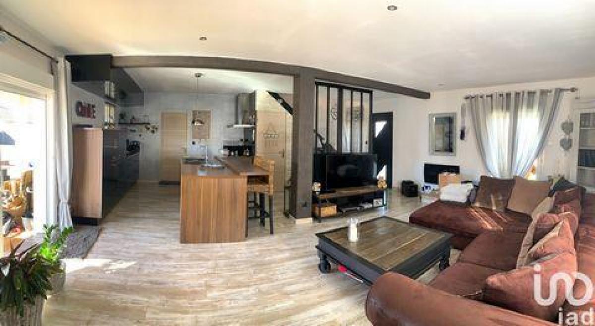 3 bedrooms House in Gigean, France No. 31045