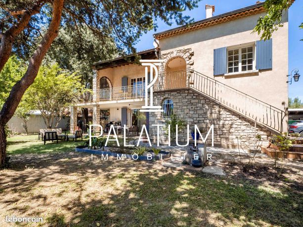 5 bedrooms House in Manosque, France No. 303375