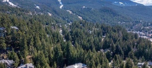 4 bedrooms House in British Columbia, Canada No. 1251 8