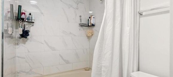 4 bedrooms House in British Columbia, Canada No. 1251 12