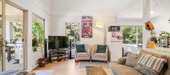 4 bedrooms House in British Columbia, Canada No. 1251 10