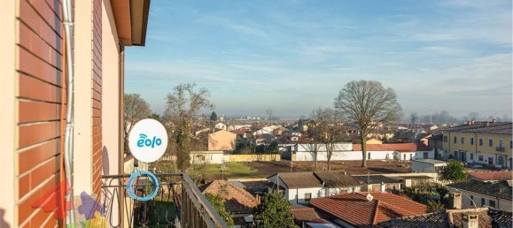 3 rooms Apartment in Besate, Italy No. 108617 16