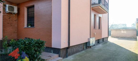 3 rooms Apartment in Besate, Italy No. 108617 3