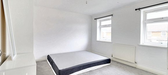 3 bedrooms House in Hounslow, United Kingdom No. 5052 7
