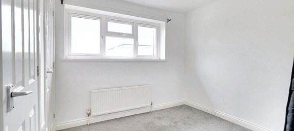 3 bedrooms House in Hounslow, United Kingdom No. 5052 8