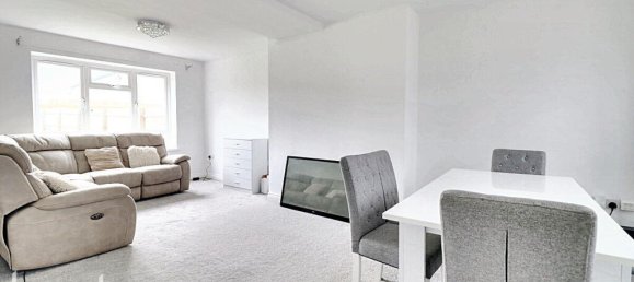 3 bedrooms House in Hounslow, United Kingdom No. 5052 2