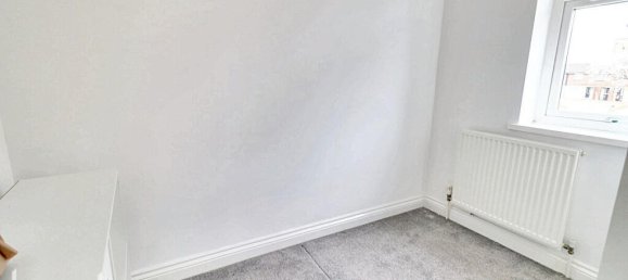 3 bedrooms House in Hounslow, United Kingdom No. 5052 9