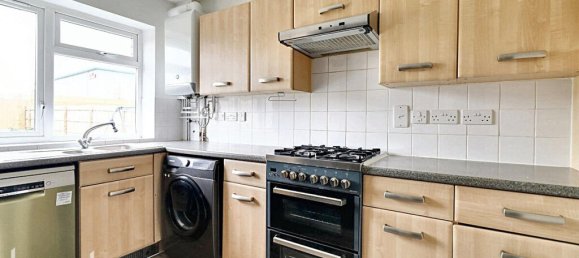 3 bedrooms House in Hounslow, United Kingdom No. 5052 6