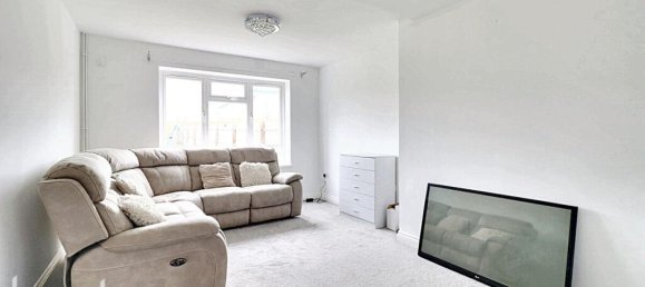 3 bedrooms House in Hounslow, United Kingdom No. 5052 3