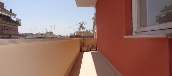 3 bedrooms Apartment in Rome, Italy No. 335476 2