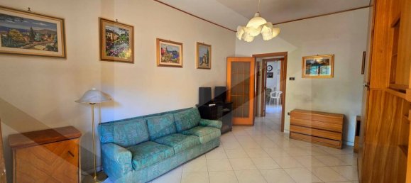 4-salle Appartement à Naples, Italy No. 25457 12