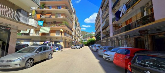 4-salle Appartement à Naples, Italy No. 25457 33