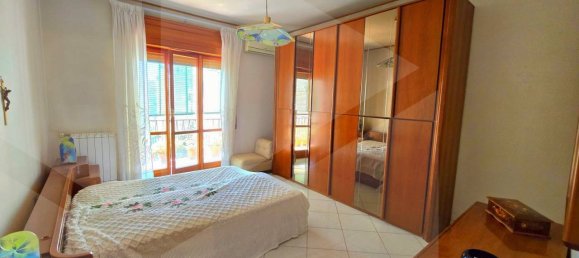 4-salle Appartement à Naples, Italy No. 25457 24