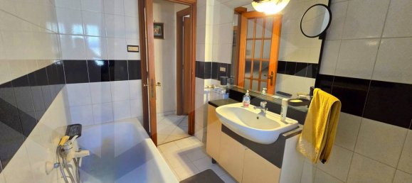 4-salle Appartement à Naples, Italy No. 25457 28