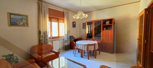 4-salle Appartement à Naples, Italy No. 25457 7