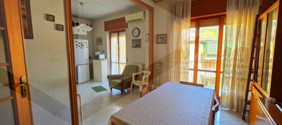 4-salle Appartement à Naples, Italy No. 25457 18