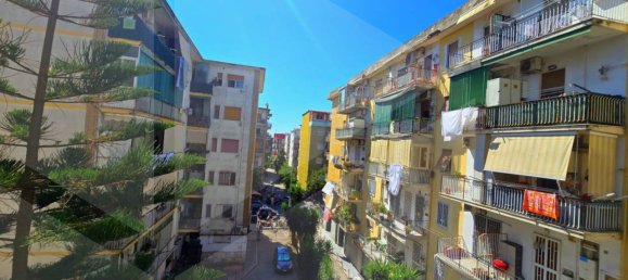 4-salle Appartement à Naples, Italy No. 25457 17