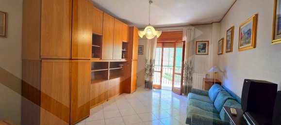 4-salle Appartement à Naples, Italy No. 25457 11