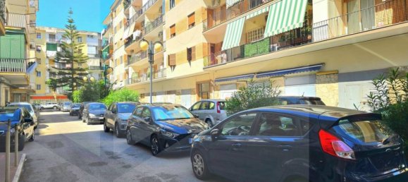 4-salle Appartement à Naples, Italy No. 25457 31