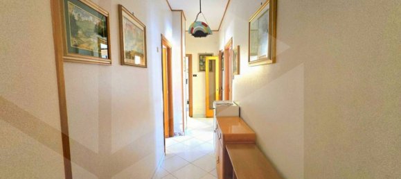 4-salle Appartement à Naples, Italy No. 25457 9