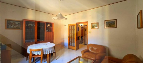 4-salle Appartement à Naples, Italy No. 25457 6