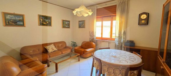 4-salle Appartement à Naples, Italy No. 25457 5