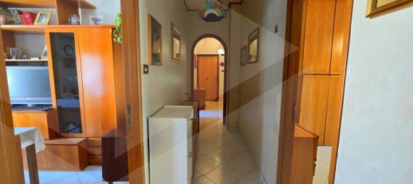 4-salle Appartement à Naples, Italy No. 25457 10