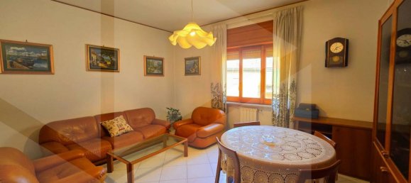 4-salle Appartement à Naples, Italy No. 25457 8