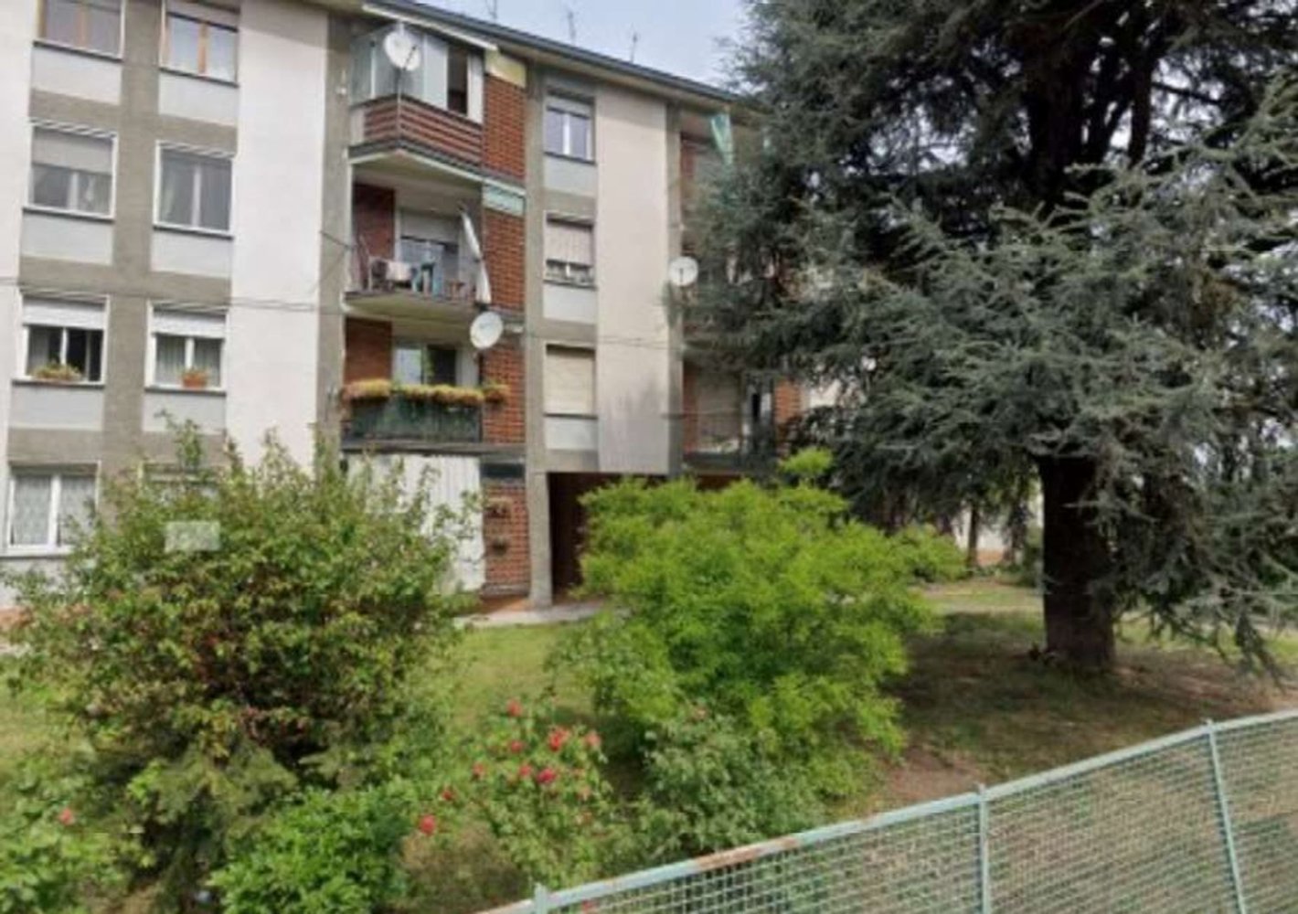 5 rooms Apartment in Sant'Angelo Lodigiano, Italy No. 298888