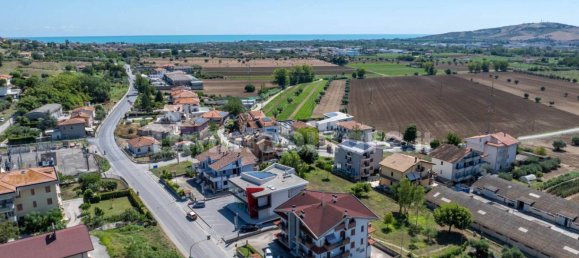 Квартира с 3 спальнями в Розето дельи Абруцци, Италия № 259261 14