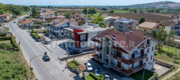 Квартира с 3 спальнями в Розето дельи Абруцци, Италия № 259261 12