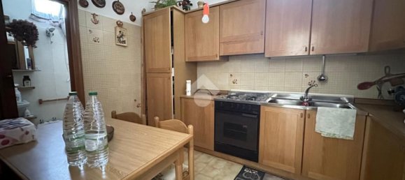 2-salle Appartement à Foggia, Italy No. 145717 3