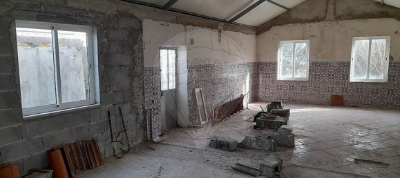 310m² Warehouse in Porto, Portugal No. 70601 3