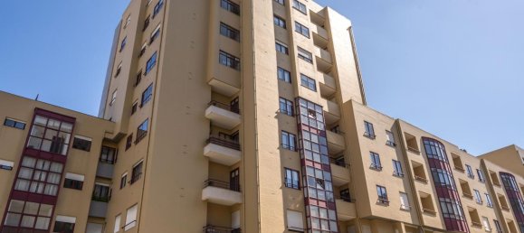 4 bedrooms Condo in Porto, Portugal No. 6932 2