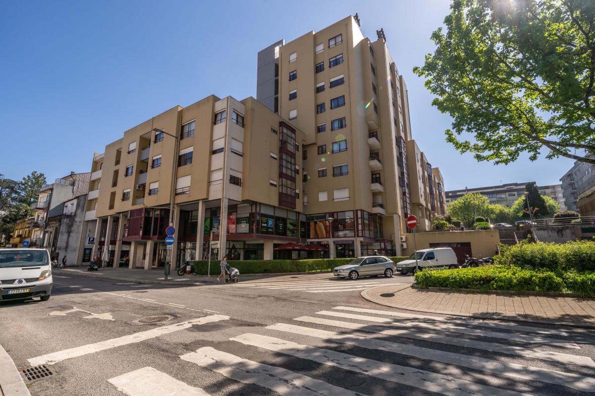 4 bedrooms Condo in Porto, Portugal No. 6932