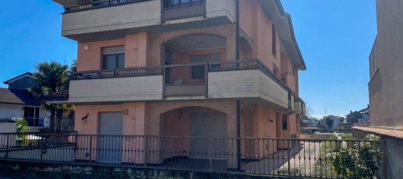 Квартира с 6 комнатами в Виджевано, Италия № 65935 3