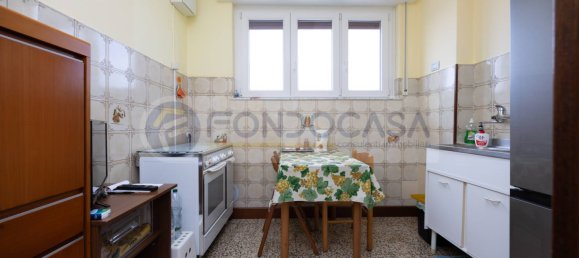 Studio in Milan, Italy, Nr. 296707 10