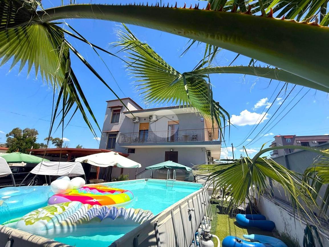 14 rooms Building in Naples, Italy No. 15509