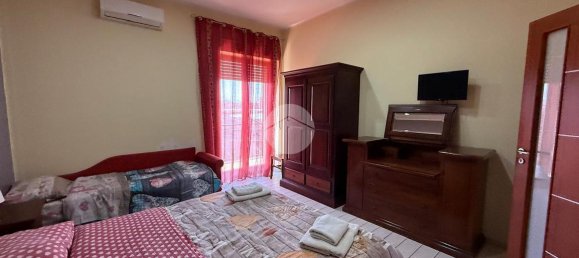 14 rooms Building in Naples, Italy No. 15509 3