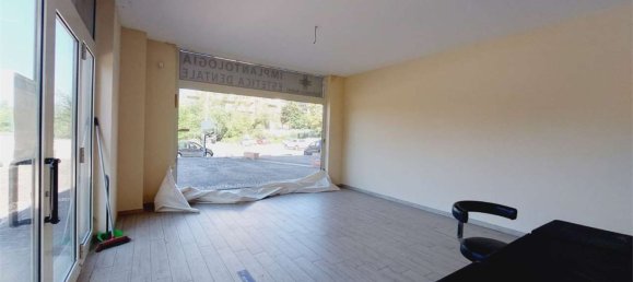 260m² Commercial property in Frosinone, Italy No. 29214 13