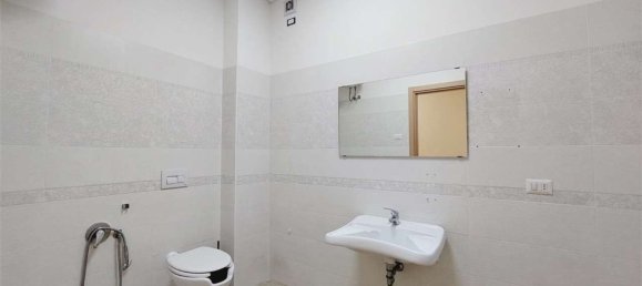 260m² Commercial property in Frosinone, Italy No. 29214 19