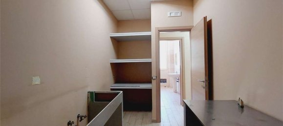 260m² Commercial property in Frosinone, Italy No. 29214 17